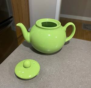 Tetera Verde Brillante con Boquilla de Vertido Precisa y Suave, Asa de Agarre Cómoda, Cuerpo que Retiene el Calor, Perfecta para la Hora del Té - Product Image 3