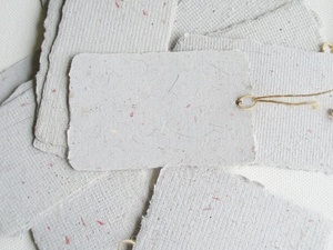 Etiquetas Colgantes de Papel Orgánico Hechas a Mano con Impresión de Logotipo y Laminado Mate para Empaquetado de Productos Ecológicos y Promociones - Product Image 3
