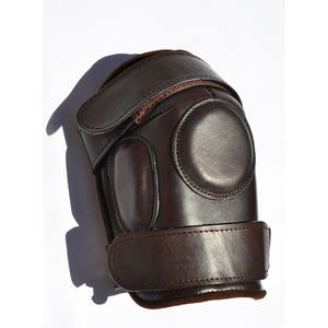 Protège-genoux de type polo conçu pour la protection contre les chocs, offrant un ajustement confortable pour l'entraînement, le jeu et l'utilisation professionnelle en équitation. - Product Image 4