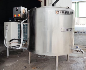 Enfriador de Leche Multifuncional Pranam Ji Engineering Works de 500 Litros con Motor y Rodamiento 240V - Product Image 2