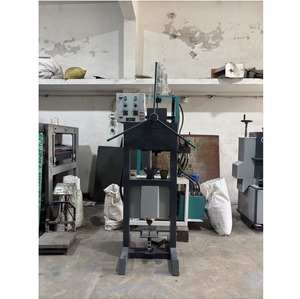 Máquina de Moldeo por Inyección Manual Ecológica para Procesamiento de Plástico y Producción de Componentes, Operada a Mano - Product Image 3
