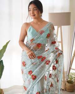 Sari en tissu papillon lourd avec broderie Aari et travail de pierres – Tenue de soirée multicolore - Product Image 2