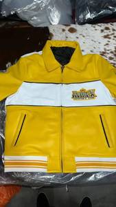 เสื้อแจ็คเก็ตบอมเบอร์สีเหลืองสำหรับผู้ชาย Avirex  ตกแต่งด้วยโลโก้ปัก  คอปกพับได้  ปิดด้วยซิป  หนัง PU กันน้ำ สำหรับฤดูหนาว - Product Image 3