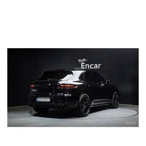 Marzo de 2018 para Porsche Macan 3.0 GTS con 28.186 km, volante a la izquierda - Product Image 2