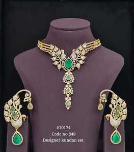 Ensemble de bijoux Designer Kundan 10174, collier et boucles d'oreilles en laiton plaqué or, imitation perle Moissanite, pour mariage - Product Image 2