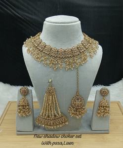 Conjunto nupcial étnico de perlas y Kundan de aleación blanca real, gargantilla chapada en oro pesado, hecho a mano, regalo para compromiso, boda, aniversario o fiesta. - Product Image 1