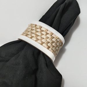 Anillo para Servilletas de Resina Moderno con Inserto de Fibra Natural Tejida, Decoración de Mesa Rústica y Contemporánea para Cenas y Fiestas - Product Image 2