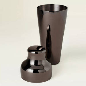 Coctelera de Metal Pulido con un Contorno Suave y un Acabado Brillante Elegante que Eleva tu Experiencia de Preparación de Bebidas Hoy - Product Image 3