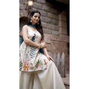 ชุดราตรีชุดปาร์ตี้ออกแบบด้วยด้านบนด้านล่างและ dupatta - Product Image 4