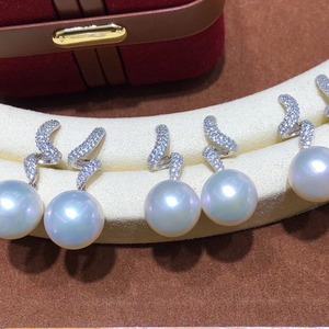 Pendientes de Perlas Naturales Chapados en Oro de 18K de Zhuji al por Mayor, 10-9mm, Blancas Australianas, Redondas, Luz Fría, Básicamente Impecables - Product Image 4