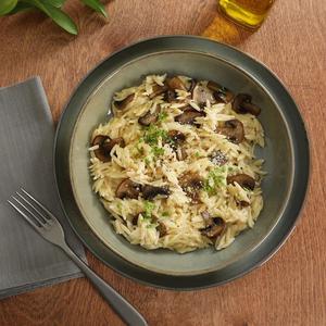 Assiette à dîner en céramique Soft Sage, finition glaçure lisse, design rond élégant, résistante aux éclats, empilable, pour les repas quotidiens et festifs - Product Image 4