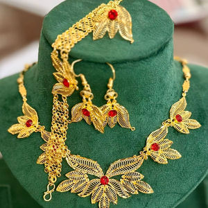 MOLL JEWELLERS Cadena de Cobre Chapado en Oro con Diseño de Hoja y Circonitas Naturales para Mujer, 16 Pulgadas, Ideal para Bodas y Eventos Especiales - Product Image 1