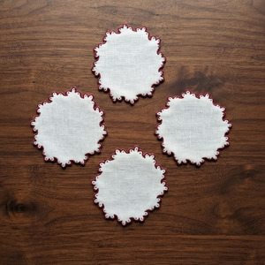 Serviettes de cocktail 100% coton personnalisées avec bordure festonnée rouge serviette de boisson pleine grandeur pour la maison hôtel bar événements vente en gros - Product Image 2
