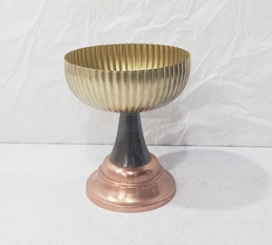 Urne en métal faite à la main de style vintage, finition cuivre décorative, vase à fleurs en forme de gobelet, centre de table, décoration d'intérieur - Product Image 3