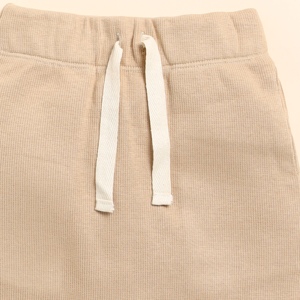 Mallas con cordón de elastano de bambú orgánico de primera calidad, pantalones y pantalones cortos para bebés Latte - Product Image 3