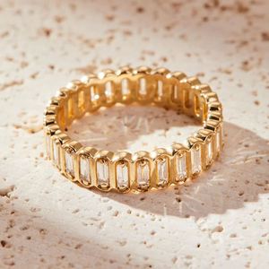 แหวน Ull Eternity Band 1.0 TCW ประดับเพชรทรงบาแกตต์ มอยส์ซาไนต์ เงินแท้ 925 ชุบทอง ดีไซน์ซ้อนกันได้ หรูหรา รับรองคุณภาพ เหมาะสำหรับเป็นของขวัญวันครบรอบ - Product Image 1