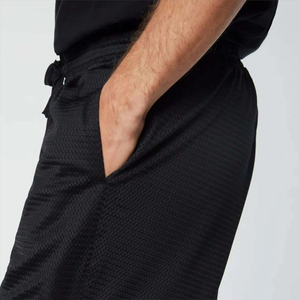 Shorts de sport rayés noirs pour hommes avec bande latérale blanche, taille à cordon de serrage, tissu en maille respirant, longueur courte - Product Image 4