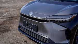 Toyota BZ4X 2024, Vehículo Eléctrico SUV con Tracción en las Cuatro Ruedas, Batería de Litio, Asientos de Cuero, Neumáticos R19 - Product Image 4