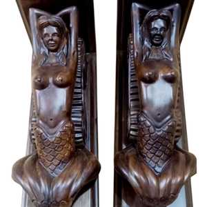 Supports muraux décoratifs en bois Art Déco faits à la main avec motifs de sirènes pour suspendre des objets - pour anniversaire, anniversaire de mariage et baptême - Product Image 1