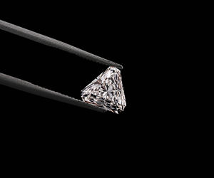 Diamante de Laboratorio de Corte Trillón de 2.05 CT, Color Fantasía D, Perforado con Láser, Certificado IGI, Piedra Suelta para Anillo o Colgante - Product Image 3