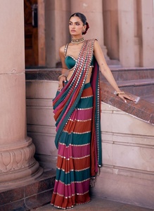 Sari de Georgette con Bordado de Diseño y Encaje con Trabajo de Espejo Original, con Blusa de Seda Banglori Mono sin Coser - Product Image 2