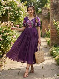 Ensemble Kurti / Kurta fantaisie style Bollywood en coton doux imprimé avec travail Magham, motifs amples, tailles M à XXL, en vente - Product Image 6