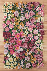 Tapis en laine fait main au design floral moderne, tapis d'appoint lavable d'inspiration artistique et aux couleurs vives, idéal pour la maison ou les pique-niques, provenant d'Inde - Product Image 1