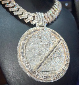 Colgante de Moissanita Iced Out Circular Estilo Hip Hop, Colgante con Logo de Rapper, Colgante Cubano Miami, Colgante con Letra Inicial para Hombre - Product Image 1