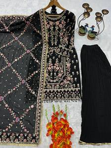 Último PinkCityBlocks Ocasión especial Ropa étnica Precioso bordado completo Sharara Gharara Kurti Set personalizado cosido - Product Image 4