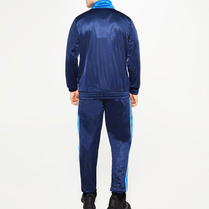 Ensemble de survêtement pour homme en polyester bleu avec veste zippée et pantalon à rayures latérales, idéal pour le sport et le jogging - Product Image 3