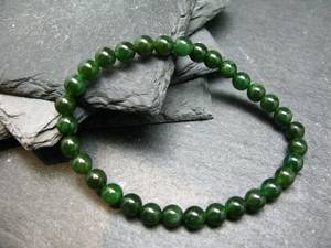 สร้อยข้อมือโอปอลสีดำธรรมชาติแบบลวดพันประดับด้วยลูกปัดโอปอลเอธิโอเปียเรียบเนียน ทำด้วยมือ เงินแท้ 925 รับรองโดย GIA - Product Image 2