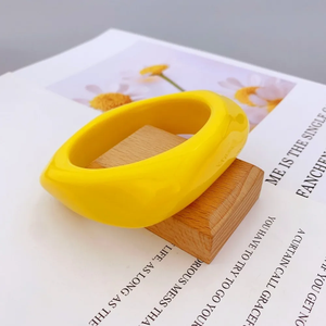 Bracelets en résine colorés faits à la main de qualité supérieure avec une brillance premium et une sensation solide pour les tenues quotidiennes et les cadeaux. - Product Image 6