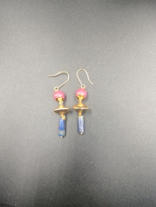 Pendientes de Aro Minimalistas Amaira Jewels, Chapados en Oro, con Perlas de Agua Salada, Diseño para Parejas, Corte Brillante, Color Azul Fantasía, Regalo para Fiesta - Product Image 5