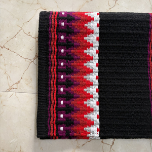 Manta de lana occidental para caballo, negra, roja y blanca, con patrón navajo del suroeste. - Product Image 2