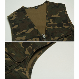 เสื้อกั๊กฝึกสุนัขทรงโมเดิร์นลายพรางพิมพ์ลายพร้อมกระเป๋าหลายช่อง คอวี มีซิปและตะขอเกี่ยวแบบคาราไบเนอร์ รับบริการ OEM - Product Image 3