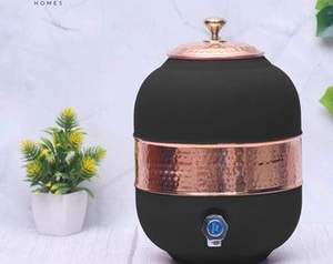 Fontaine à eau en cuivre design, alliant un aspect élégant avec un stockage d'eau pratique pour les intérieurs haut de gamme - Product Image 3