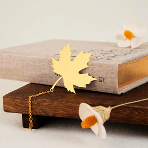 Marcapáginas de hoja de arce de cuero de alta calidad, accesorio elegante diseñado para amantes de los libros y regalos educativos a precio de mayoreo. - Product Image 4