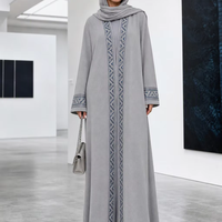 Ensemble Abaya Gris Tricoté Premium pour Femme, Motif Bordure Géométrique, Cardigan Long Modeste, Fabrication Directe Usine, Personnalisation ODM, pour le Moyen-Orient