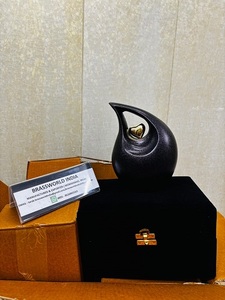 Aluminum Tear <b>Drop</b> Urn With Golden Heart And Black Velvet <b>Box</b> - Product Image 1