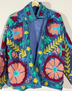 Chaqueta de Mujer con Bordado Floral Invernal, Ecológica, con Forro de Algodón TNT Transpirable de Secado Rápido - Product Image 1
