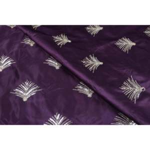 Tela de Satén Malai con Bordado Floral Morado de 58 Pulgadas de Ancho con Lentejuelas Doradas y Cuentas para Confección de Trajes - Product Image 2