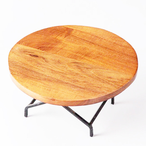 Support à gâteau en bois et en fer de qualité supérieure, conçu pour une présentation élégante des gâteaux et la décoration de table - Product Image 1