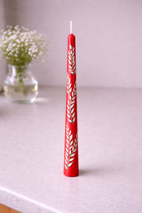 Vela Cónica Roja con Diseño Floral Pintado a Mano – Vela Larga Decorativa para Cena, Bodas, Fiestas y Decoración del Hogar - Product Image 2