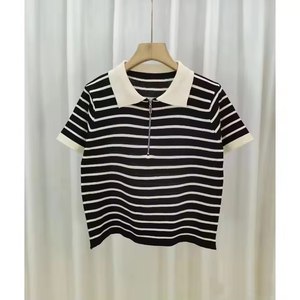 Haut d'été décontracté à manches courtes pour femme, en jersey rayé avec fermeture éclair au col, coupe classique - Product Image 1