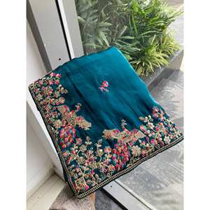 Sari Zimmy Chu fait main pour les fêtes, imprimé floral avec broderie, sequins et bordure ajourée - Product Image 2