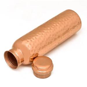 Botella de agua de cobre para encimera de cocina, con acabado martillado y tapa, botella portátil de viaje, estilo vintage, artículos de metal para bebidas. - Product Image 5