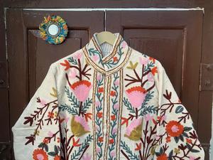 Chaqueta de terciopelo bordada Suzani, abrigo floral de lujo estilo bohemio, chaqueta artesanal de estilo llamativo, chaqueta de terciopelo estilo vintage, ropa para festivales - Product Image 2