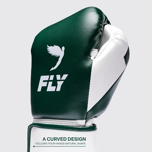 Gants de boxe personnalisés professionnels en cuir vert et blanc pour l'entraînement et le sparring, gants de kickboxing avec fermeture auto-agrippante et rembourrage OEM - Product Image 4