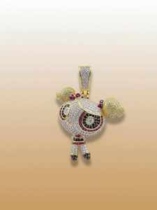Colgante de Chica de Dibujos Animados con Incrustaciones de Diamantes CZ Chapado en Oro, Colgante de Personaje, Amuleto para Collar de Hip Hop, Joyería de Estilo Anime Adorable - Product Image 1