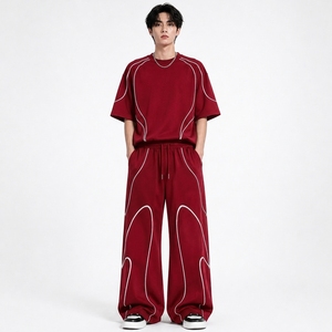 Conjunto de Camiseta Oversize Personalizada y Pantalones Anchos para Hombre, Estilo Urbano Holgado de Dos Piezas con Cuello Redondo, Ropa de Verano Personalizada - Product Image 1